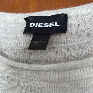Like new Diesel men’s long sleeve, light-weight soft wool shirt. Made in Italy.